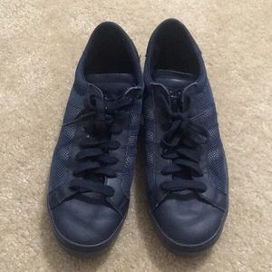 NAVY BLUE SNEAKERS